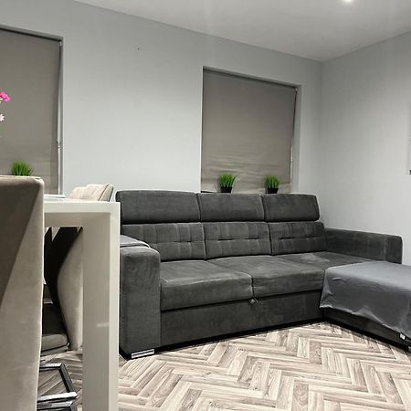 Appartamento Broadway Retreat With Free Parking Herne Bay Esterno foto