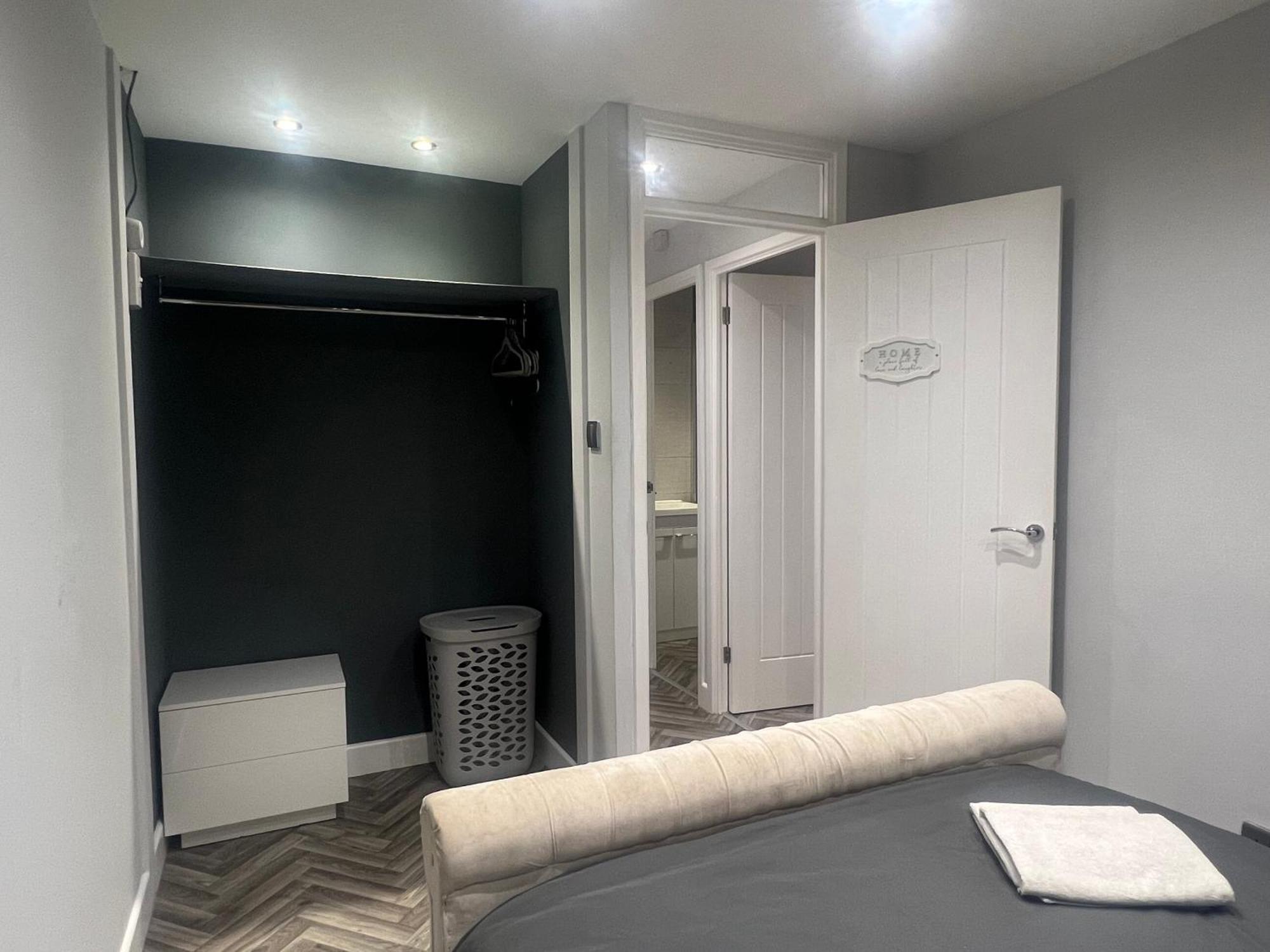 Appartamento Broadway Retreat With Free Parking Herne Bay Esterno foto
